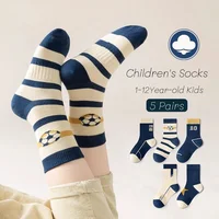 ZuQ 5 paires de chaussettes pour enfants, chaussettes en coton pour printemps et automne, chaussettes à rayures avec motif de football, chaussettes en coton pour garçons de 1 à 14 ans 5