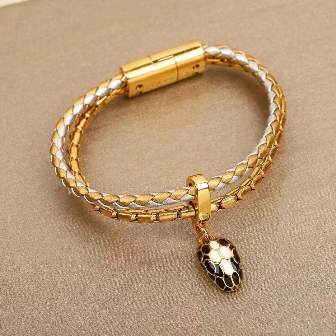 

2024 new niche design, gold and silver dual color light luxury, retro fashion, high-end feeling, double-layer bracelet