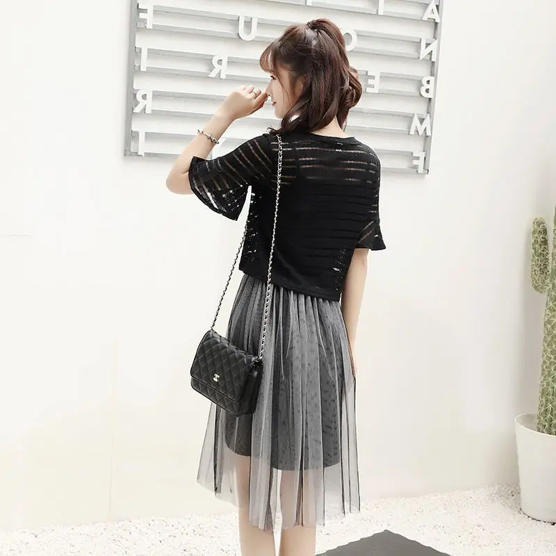 Girls Show Off Their Height in Summer, Korean Version of Thin Gauze Women's Black T-shirt Paired with a Suspender Dress Set