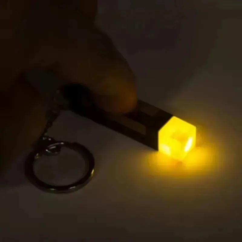 Karanlık bir odada parlayan LED gece lambası