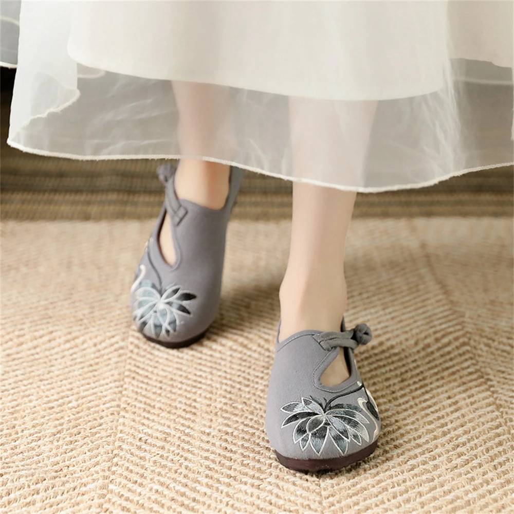 Spring Summer Old Beijing Retro Cloth Shoes Ethnic Style Embroidered Flats Traditional Chinese Comfort Non-slip Hanfu Shoes New 4