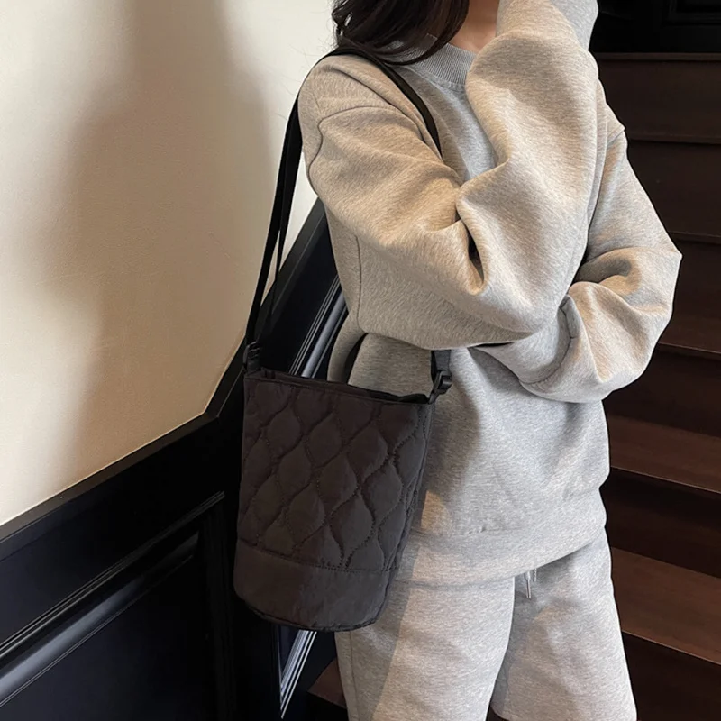 Grid Crossbody Bag  Adjustable Straps Zipper Closure Shoulder Bag for Women Outdoor Travel Commuting Bucket Bag