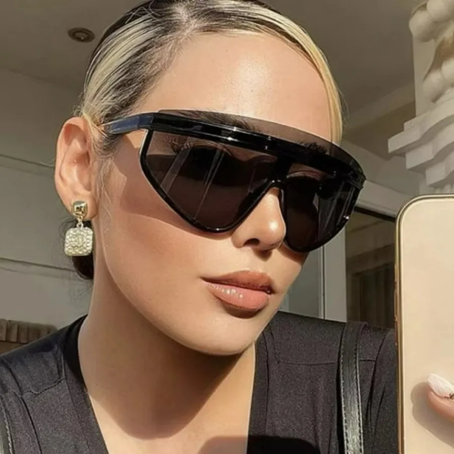 Einteilige Damenmode-Sonnenbrille mit übergroßem Rahmen, coole Persönlichkeit, geeignet für Street-Party-Accessoires