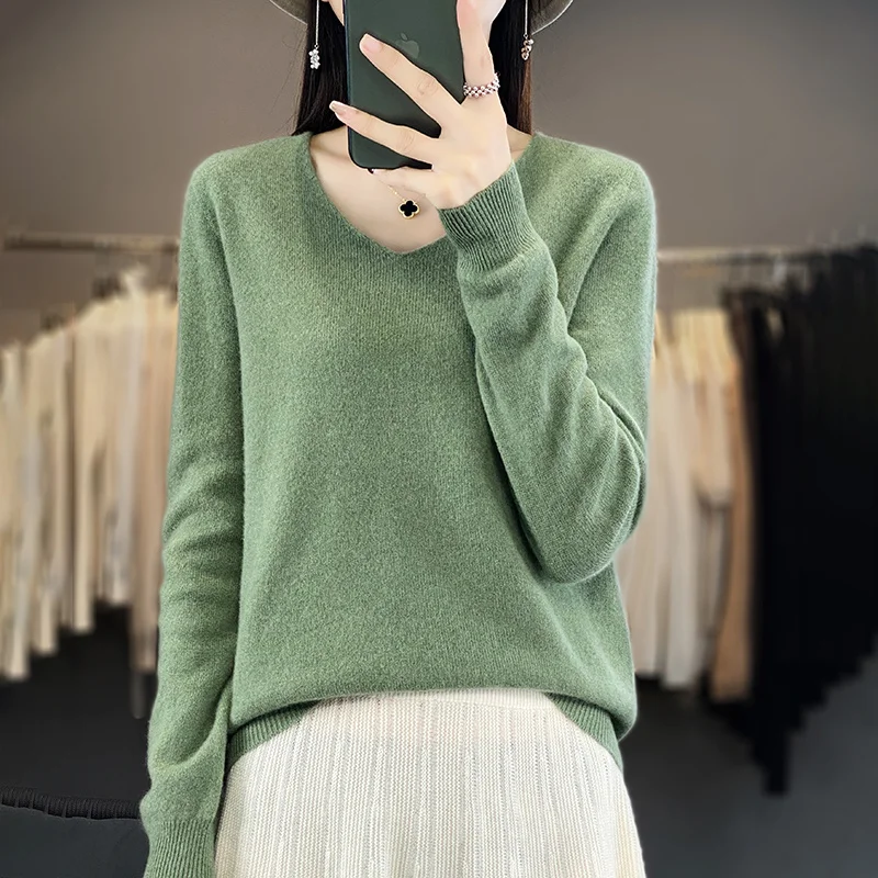 thumbnail image 1 of Suéter de lana merino 100 % para mujer, jersey básico con cuello en V, ropa de cachemira para otoño e invierno, prendas de punto suaves de manga larga, color liso, 1 of 5