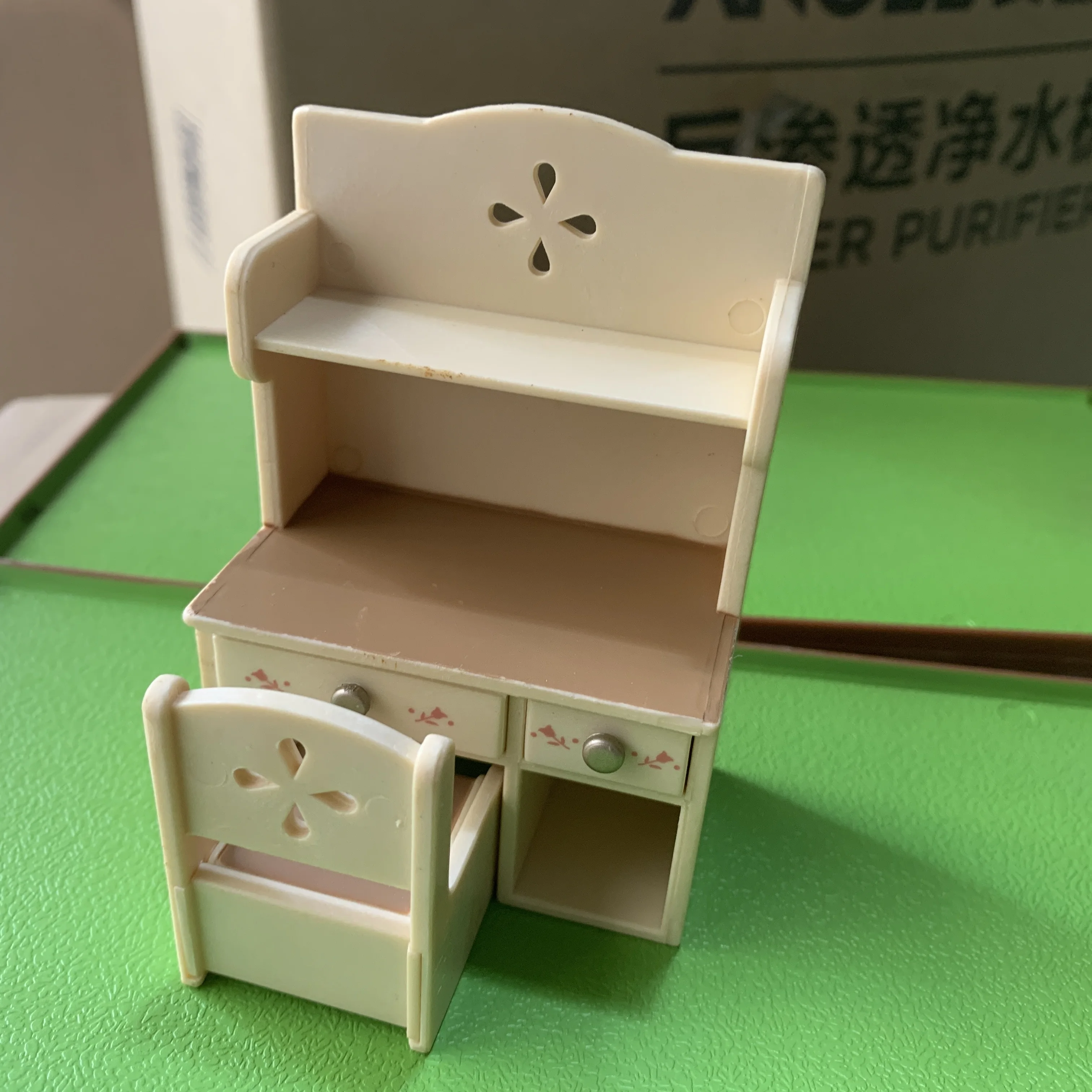 Sylvanian FamiliesGenuine Japanese Sambel family family toy doll animal doll mini decoration book desk chair set