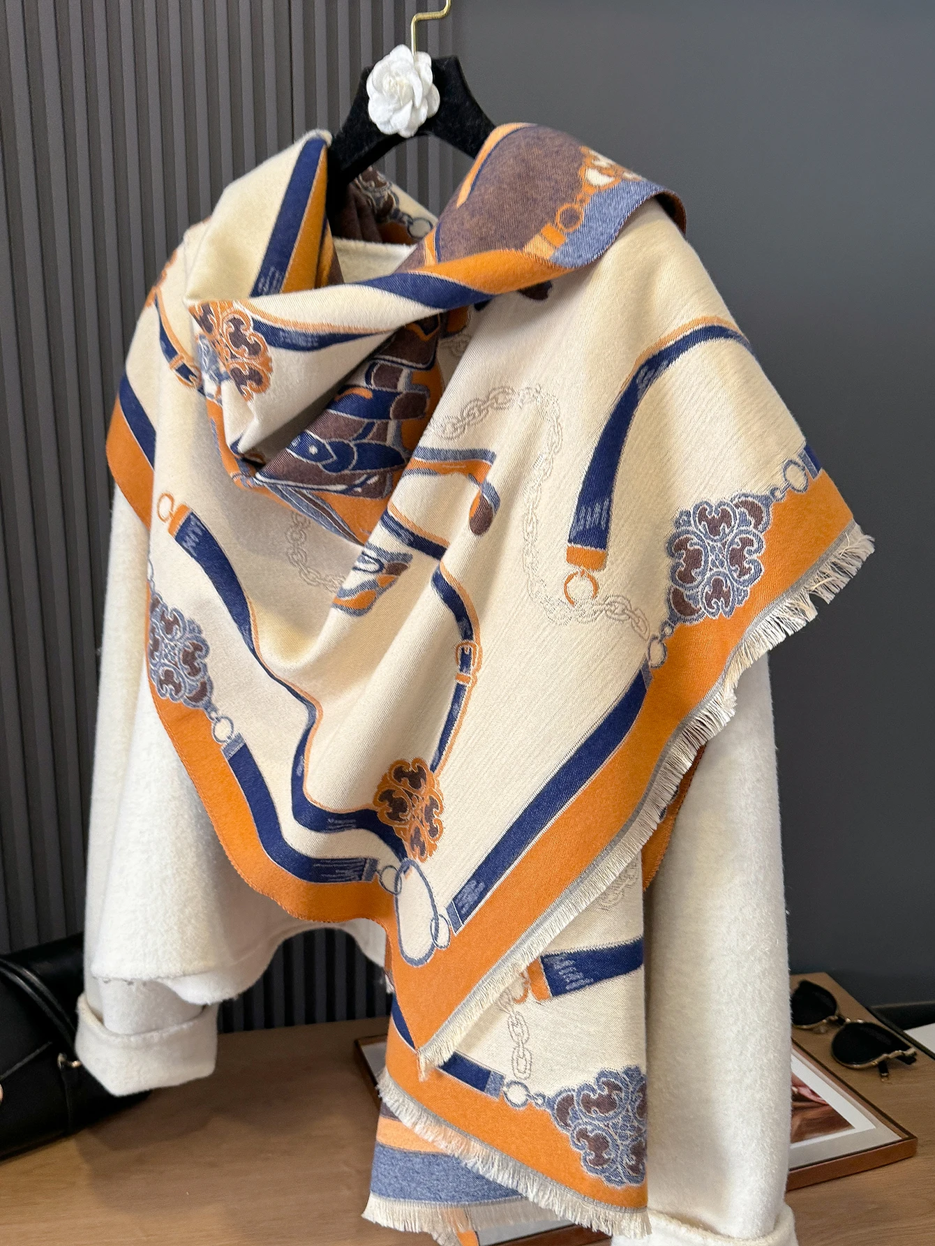 NEW Brand The Horse Design Two-Sided Thickened Pashmina Scarf Cashmere Short Beard Shawl Winter Keep Warm Female Bufanda Scarf