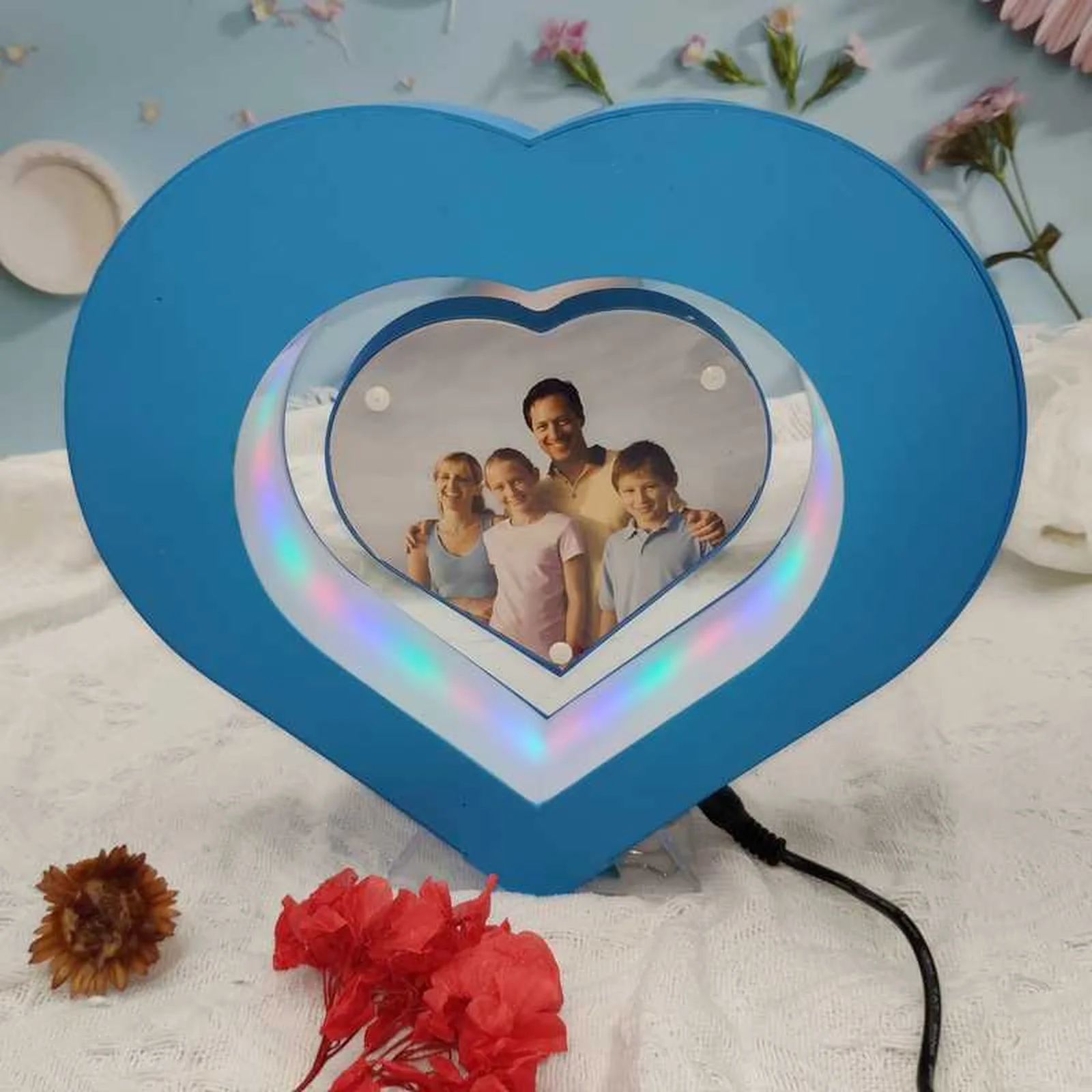 

2022 Christmas gift Heart shape magnetic floating photo frame, high tech levitating picture photo frame Valentine's Day present