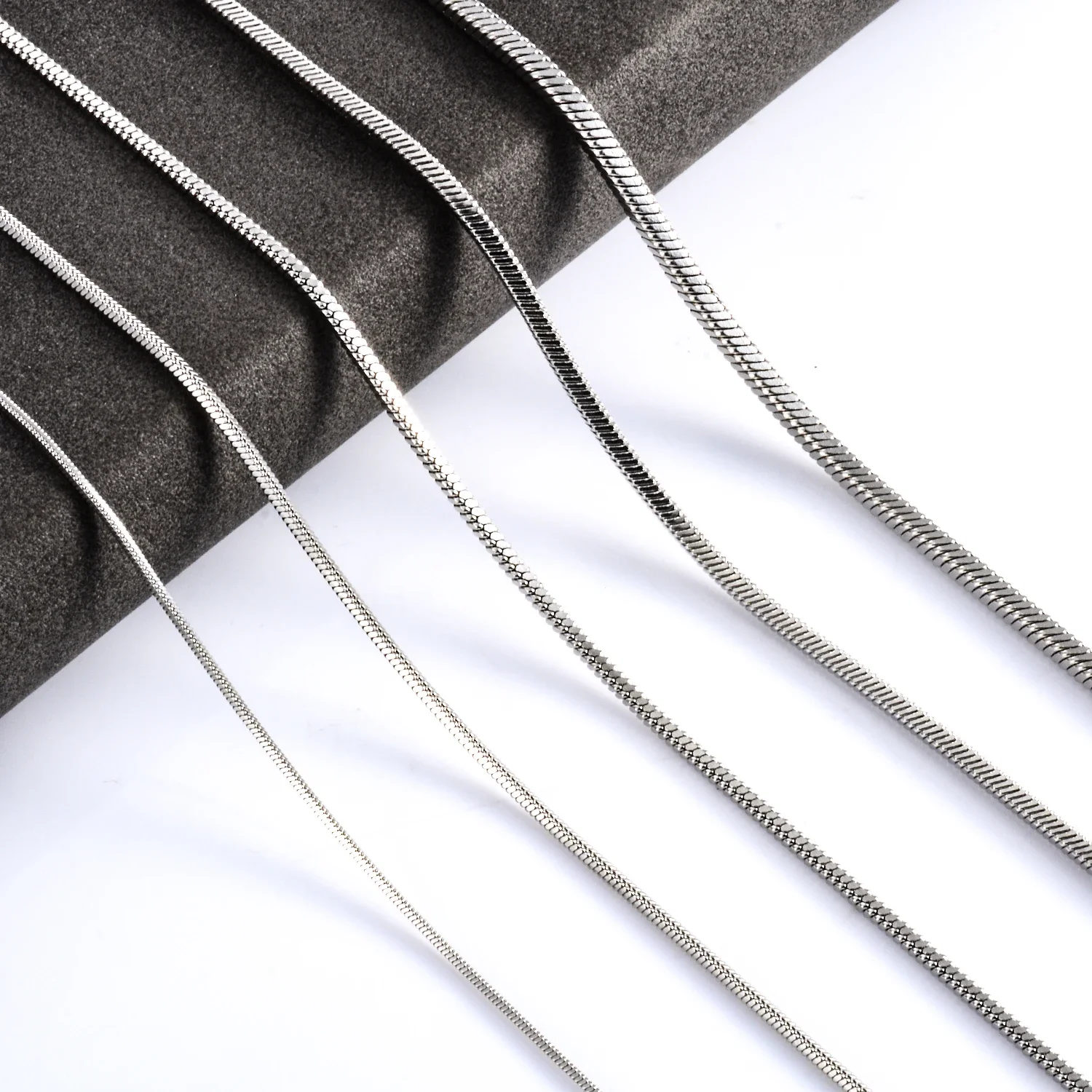 SHSTONE necklace details and craftsmanship
