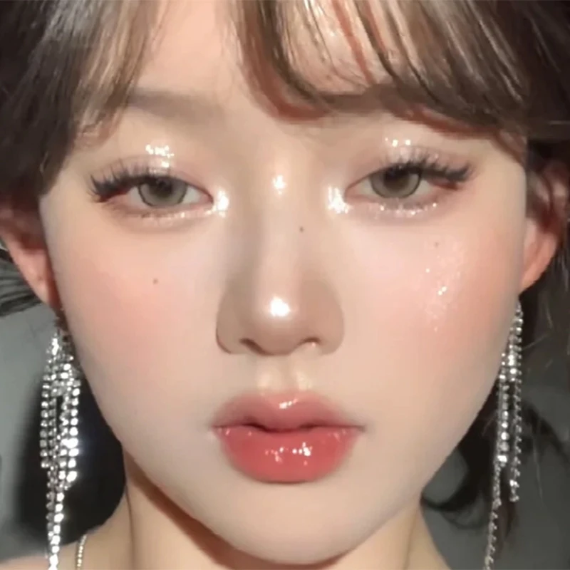 Radiant Diamond Glow Highlighting Liquid Shimmer
