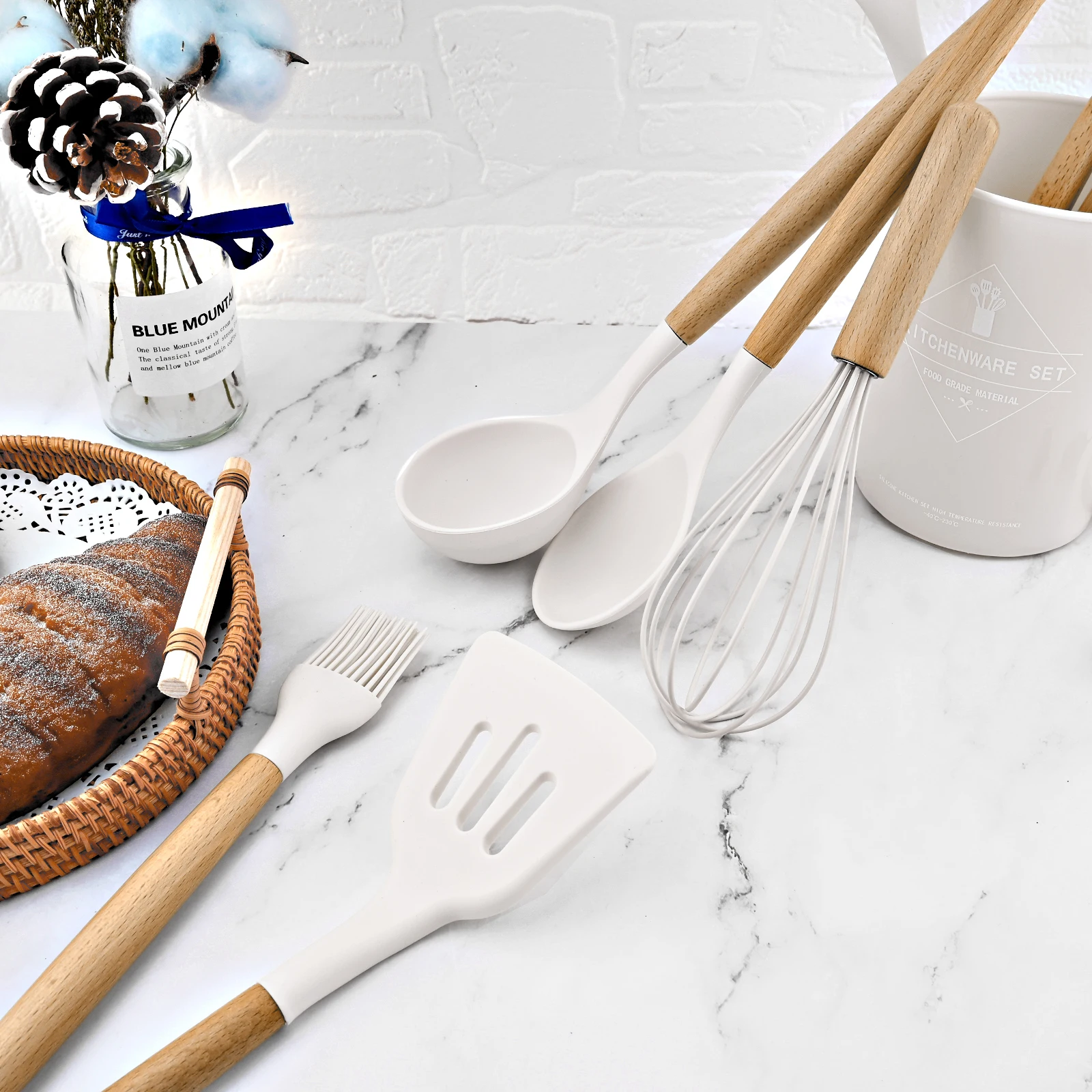 Silicone Kitchenware Cooking Utensils Set Non-stick Cookware Spatula Shovel Egg Beaters Wooden Handle Kitchen Cooking Tool Set