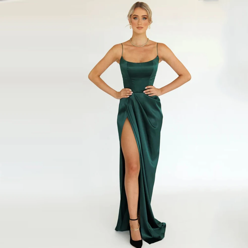 

Платье А-силуэта с длинным рукавом, открытыми плечами и молнией