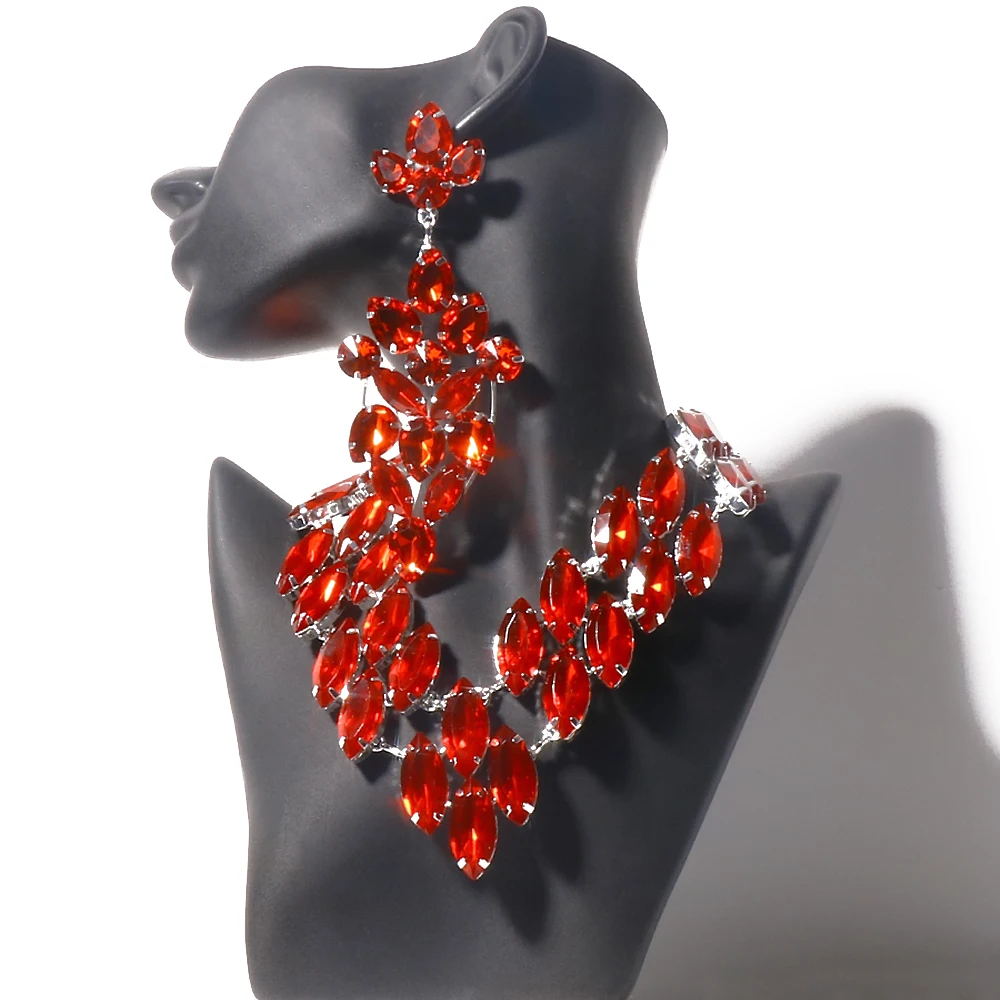 

Комплект из колье и серёг, с кристаллами