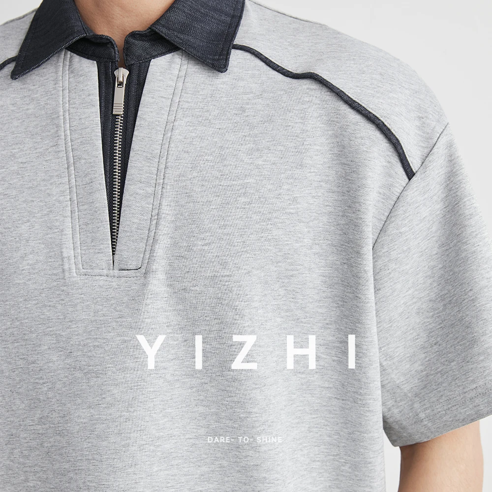 Polo da uomo con risvolto in denim a contrasto e inserti, effetto due pezzi, mezza zip, morbida, traspirante, a maniche corte, collezione Estate 2026 - immagine 3