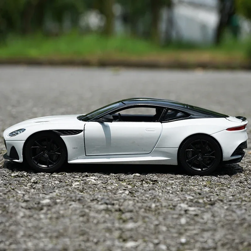 スーパーレゲラ-車の装飾,ギフト,工芸品,おもちゃ,家の装飾,1:24