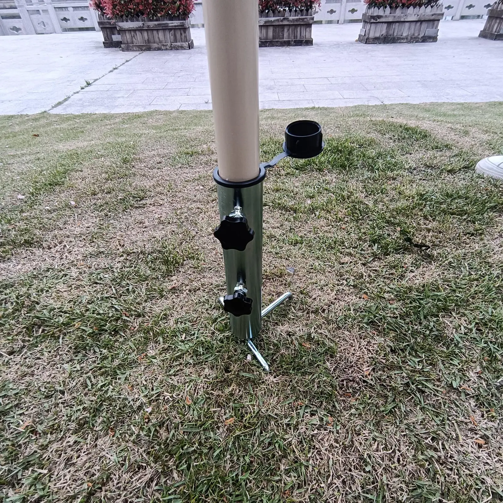 Parasol Stand Durable Sturdy Insert Plug Stable Umbrella Base 4 Spikes Camping for Park Picnics BBQ Yard Umbrella Holder Groud