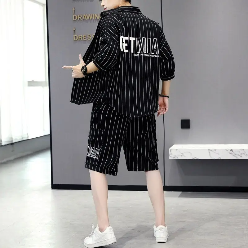 thumbnail image 1 of Conjuntos de camiseta y pantalones cortos para hombre, camiseta holgada a rayas de poliéster, estilo coreano, novedad, en ropa de lujo elástica, fresca, suave y a la moda, talla XL para hombre, 1 of 4