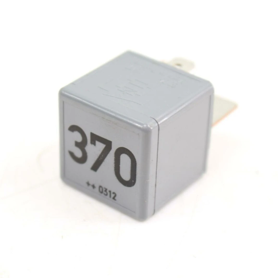 

Multifunction Relay 8D0951253 For Audi A2 A4 A6 A8 Q7 For VW Passat