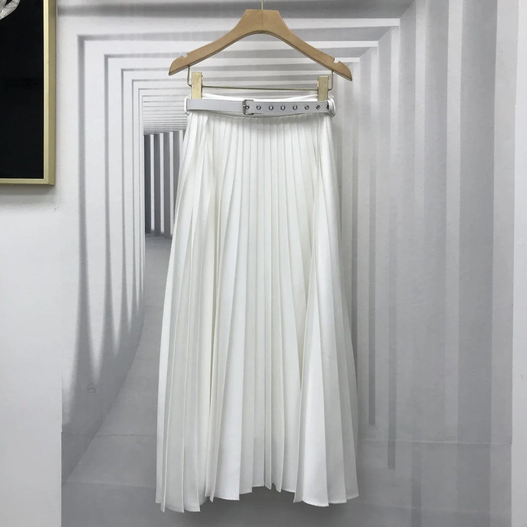 

The latest pleated big swing skirt four seasons can be matched with high waist pleated temperament skirt