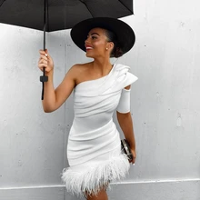 Robe d'été élégante, blanche, asymétrique, sexy, plumes, pour boîte de nuit, fête, 2022 