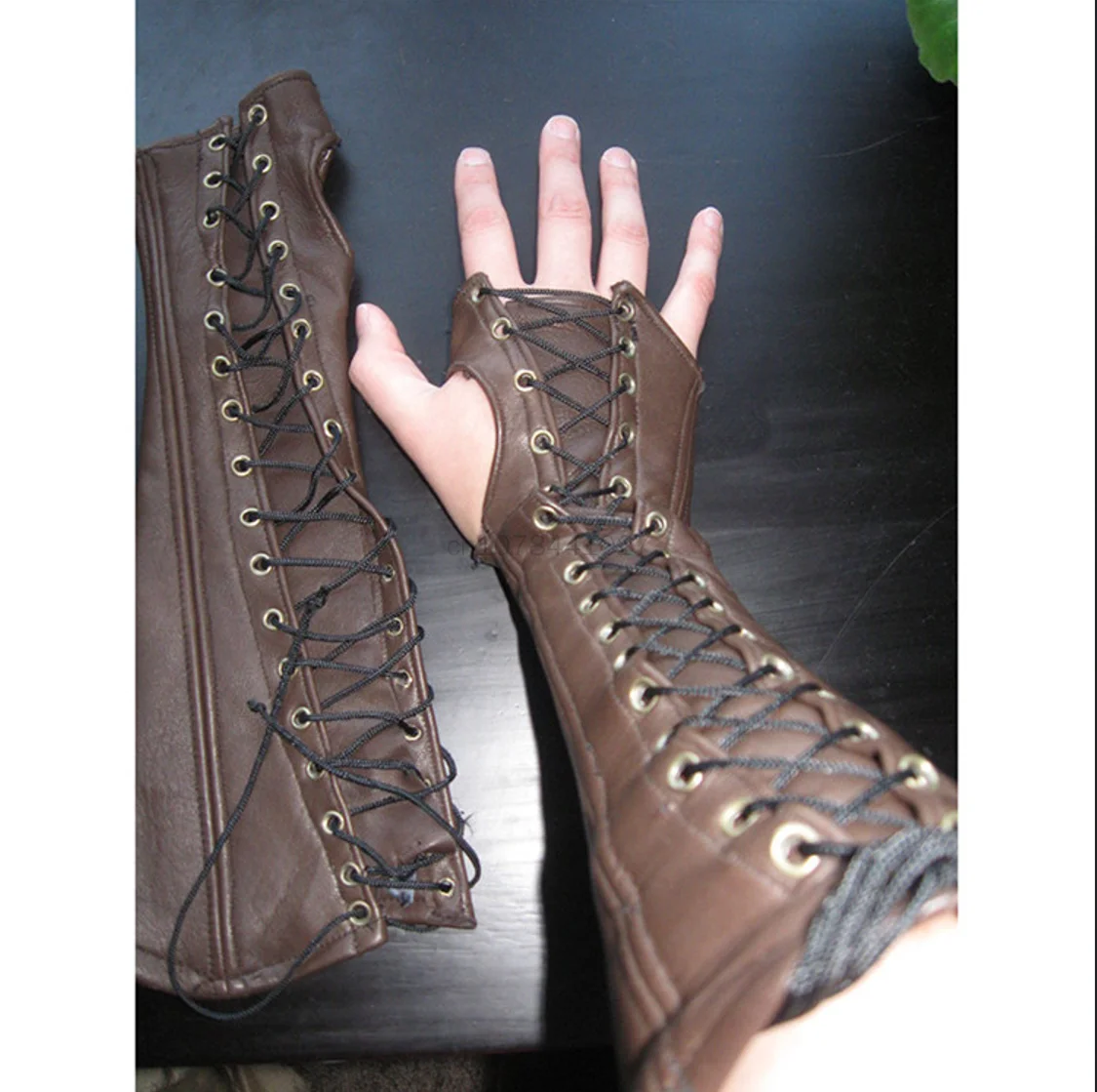 

Medieval Armor Gloves Wide Cuffs Bracers Men Steampunk Warrior Gauntlet Renaissance Knights Templar Leather Lace-up Wristband