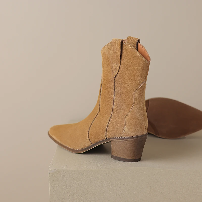 【CASADEI】スエード アンクルブーツ Casadei スエード アンクルブーツ | ニュートラル | FARFETCH JP