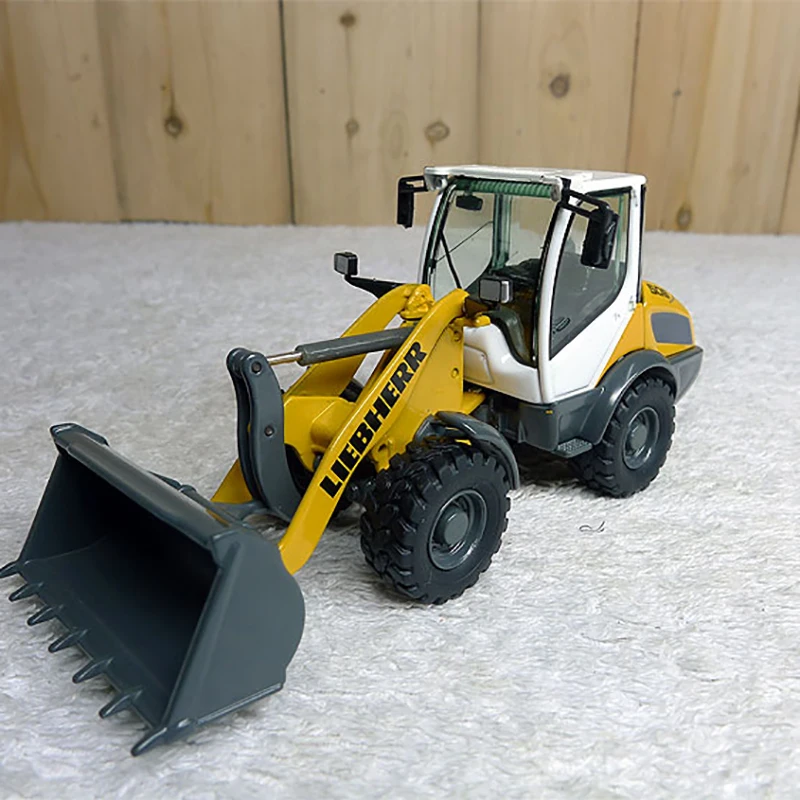 

Diecast Alloy 1:50 Scale Liebherr L 506 Excavator Loader Engineering Vehicle Model Adult Classic Collection Display Ornament