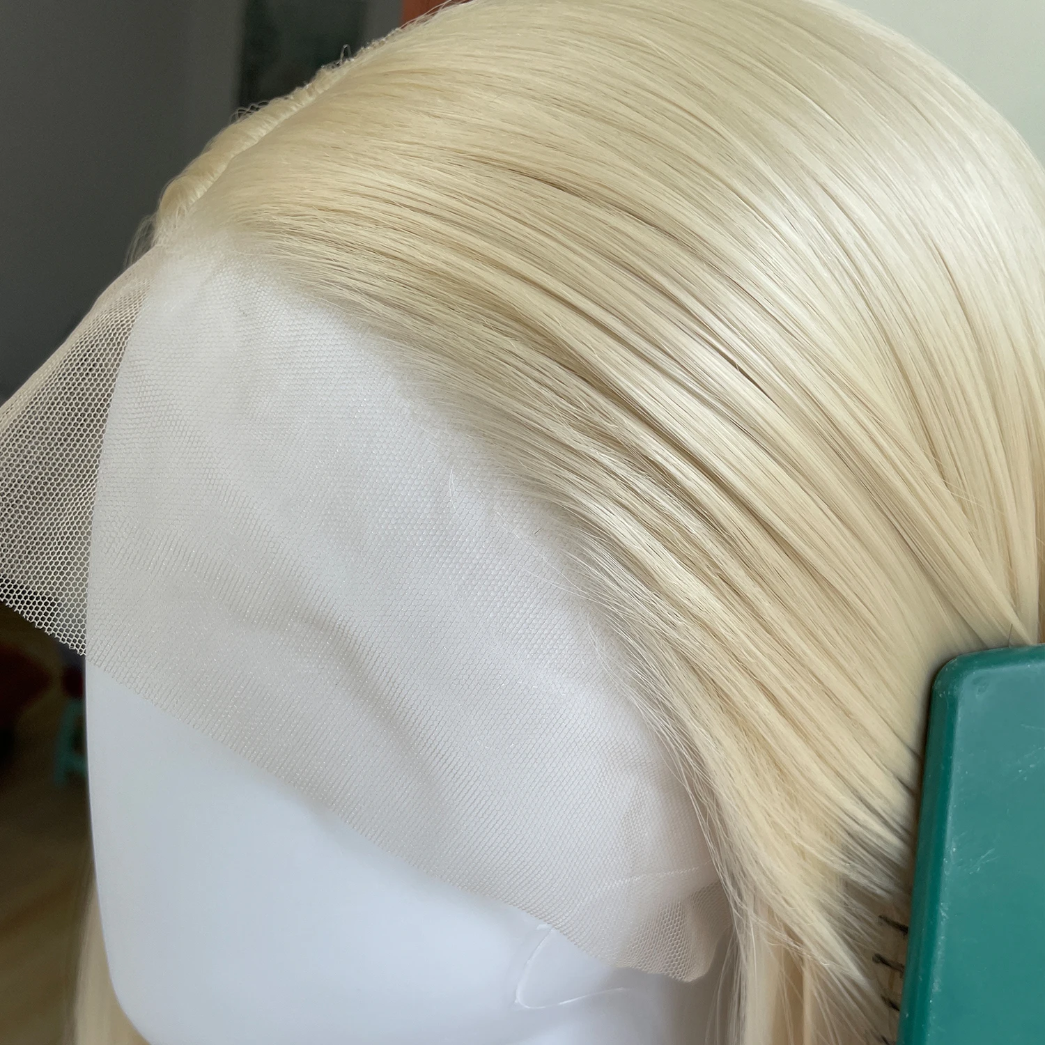 Light Blonde Shoulder Length 13x4 Synthetic Lace Front Wigs Women Middle Part Short Straight Wigs Glueless Wigs 150% Density