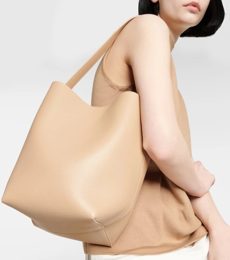 Aesther Ekme Sac Bucket Smooth Leather Shoulder Bag in Natural