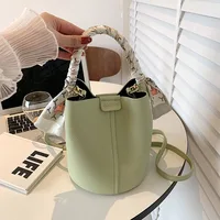 Sacs à bandoulière en cuir PU pour femmes, sacs à bandoulière Design de marque de luxe, sac seau pour dames, sacs à main portables 4