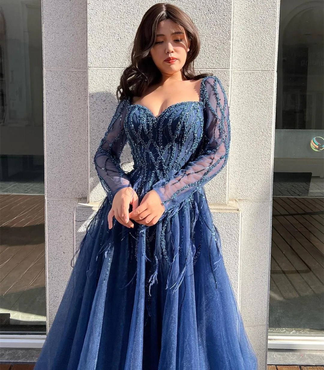 

Women Wear Side Slit Prom Dresses Long Sleeves Beaded Sequins Feathers Tulle Formal Occasion Party Evening Gowns