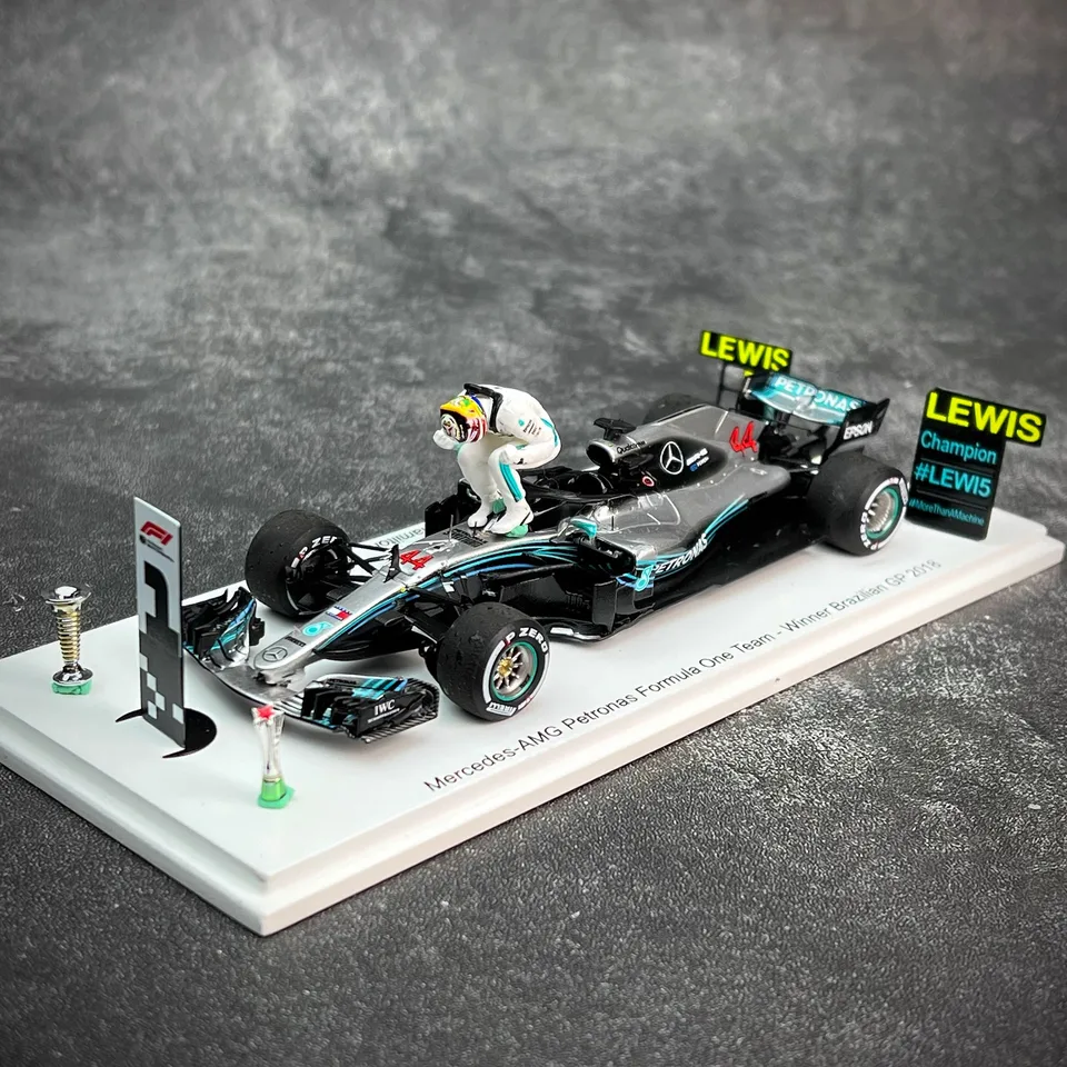Spark Model 1/43 Lewis Hamilton Mercedes-Amg Petronas
