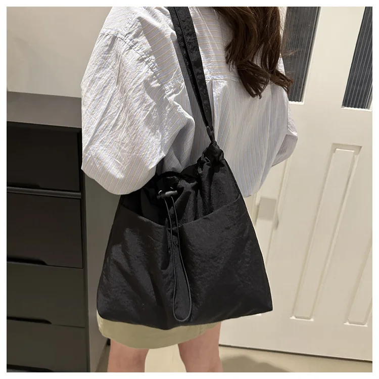2024 New Large-capacity Waterproof Nylon Cloth Drawstring Pleated Shoulder Bag Travel Leisure Crossbody Bucket Bag