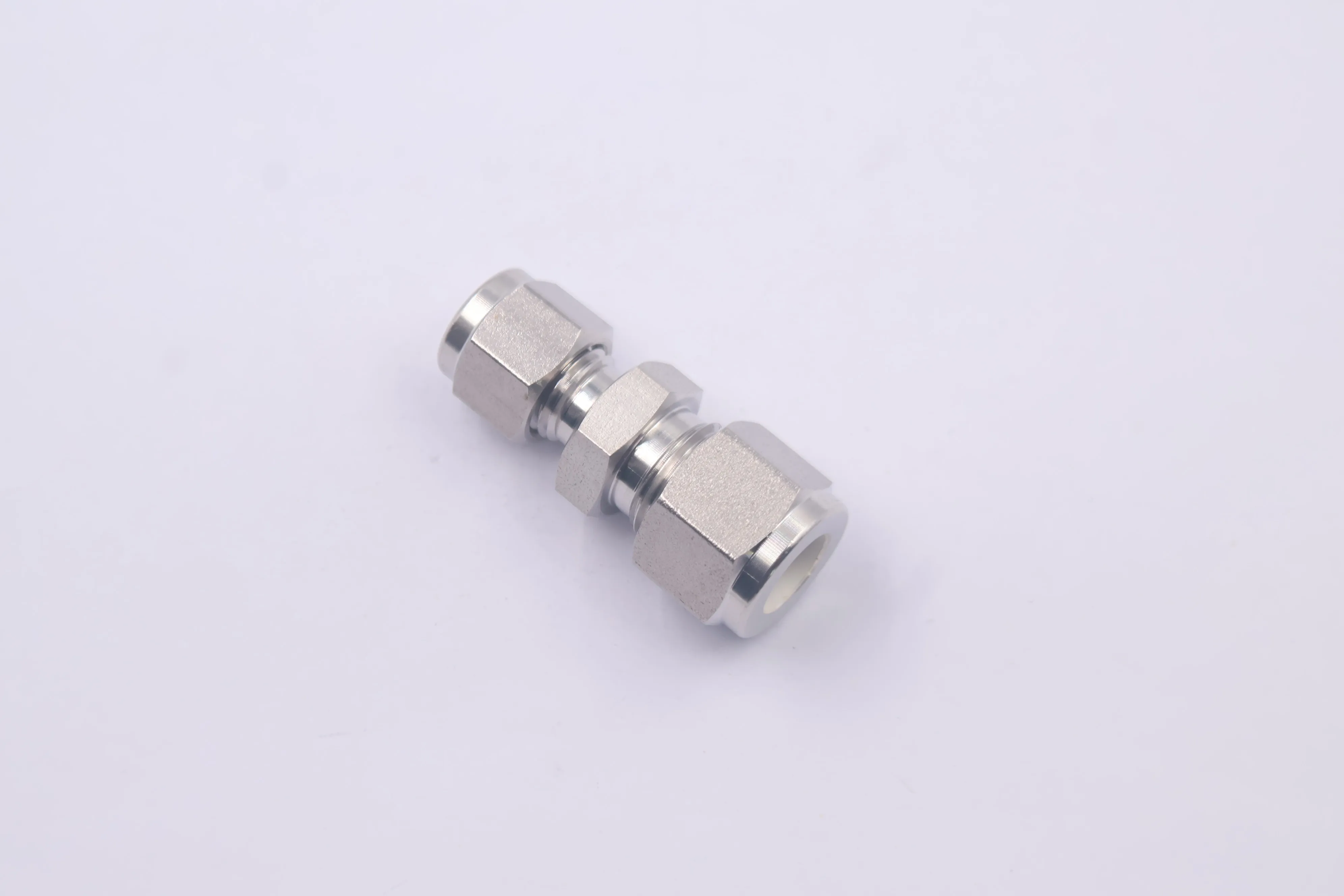 SS-400-6-2BT, Stainless Steel Tube Fitting, Bored-Through Reducing Union,1/4 in. x 1/8 in. Tube OD,Can Combination with Swagelok