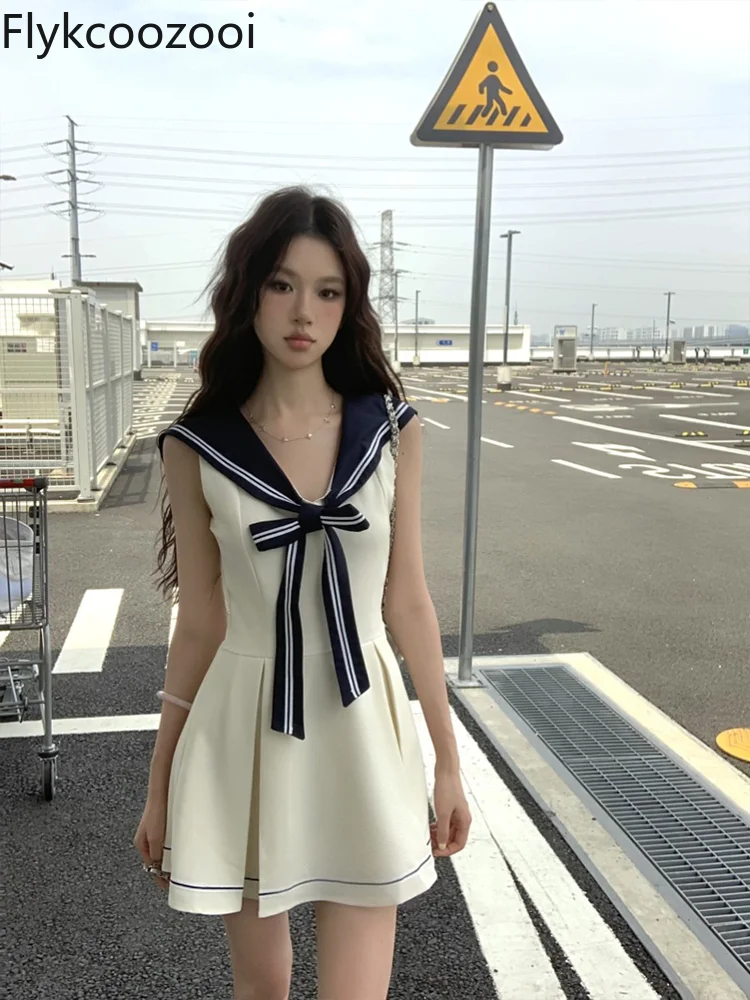 فستان على طراز الكلية بألوان متباينة وياقة كحلي بد...