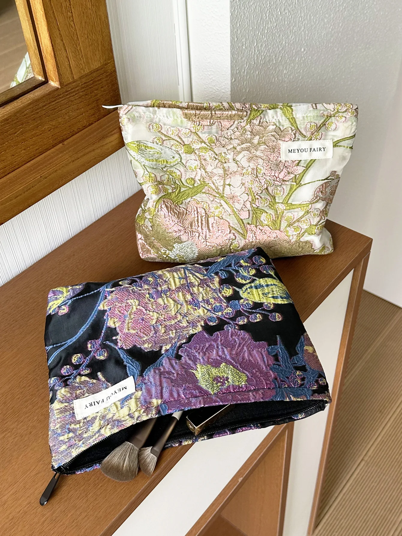 Women's Makeup Bag Color Floral Canvas Large Capacity Lipstick Air Cushion Storage Bag Commuter Handy Bag Travel Toiletry Bag