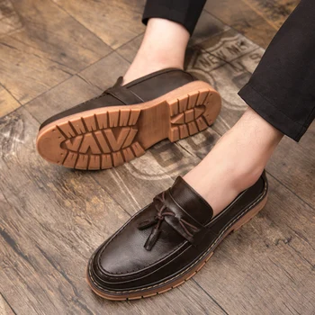 New Casual Shoes Thick Sole Leather Slip-on Retro British Round Head Handmade Leather Fringe Lazy Loafers Men 1