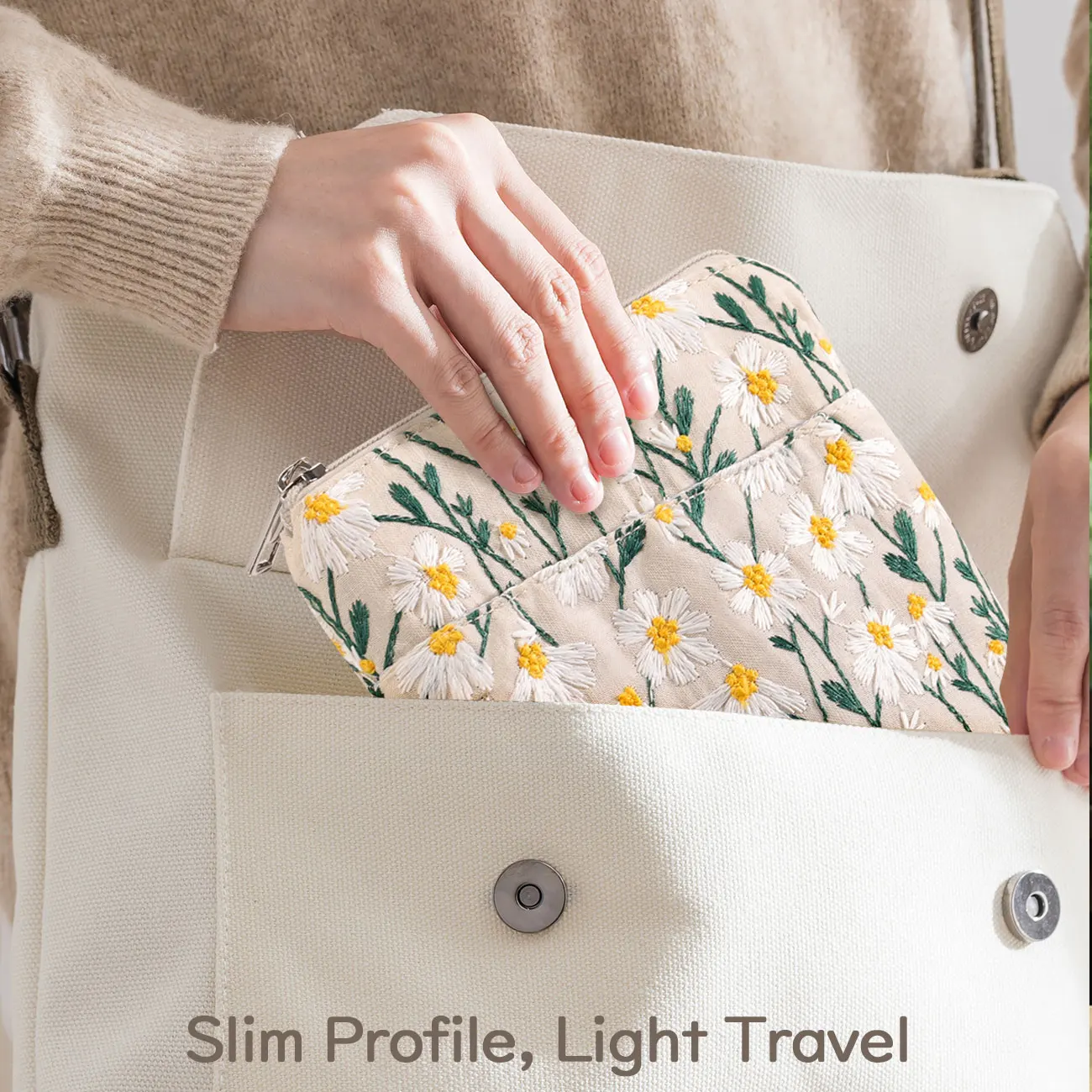 Embroidered Daisy Padded E-Reader Protective Sleeve