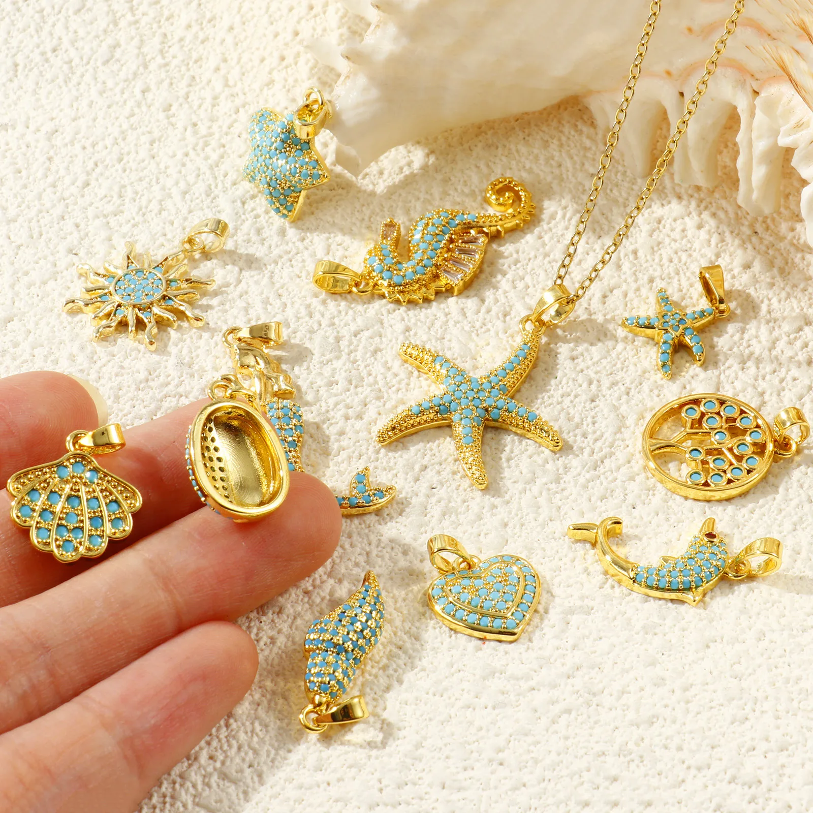 2 Stück blaue Zirkonia-Ozean-Anhänger in Form von Seesternen, Meerjungfrauen, Muscheln und Sonnen, aus Messing, 18K vergoldet, für DIY-Halsketten – Detail 3