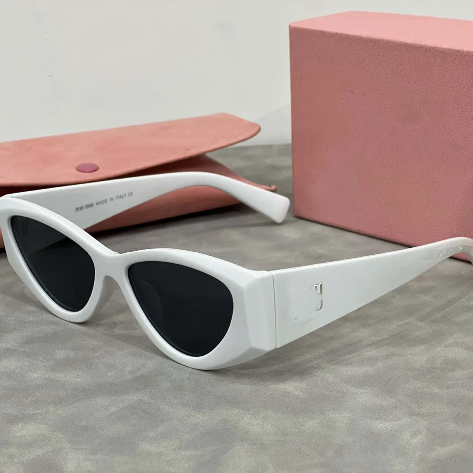 Ʈ������ ���� ��Ÿ�� ĳ�־� ���۶�, ���Ÿ� �߿� ���� �޺������� �Ȱ�, 24 ���ο� ��