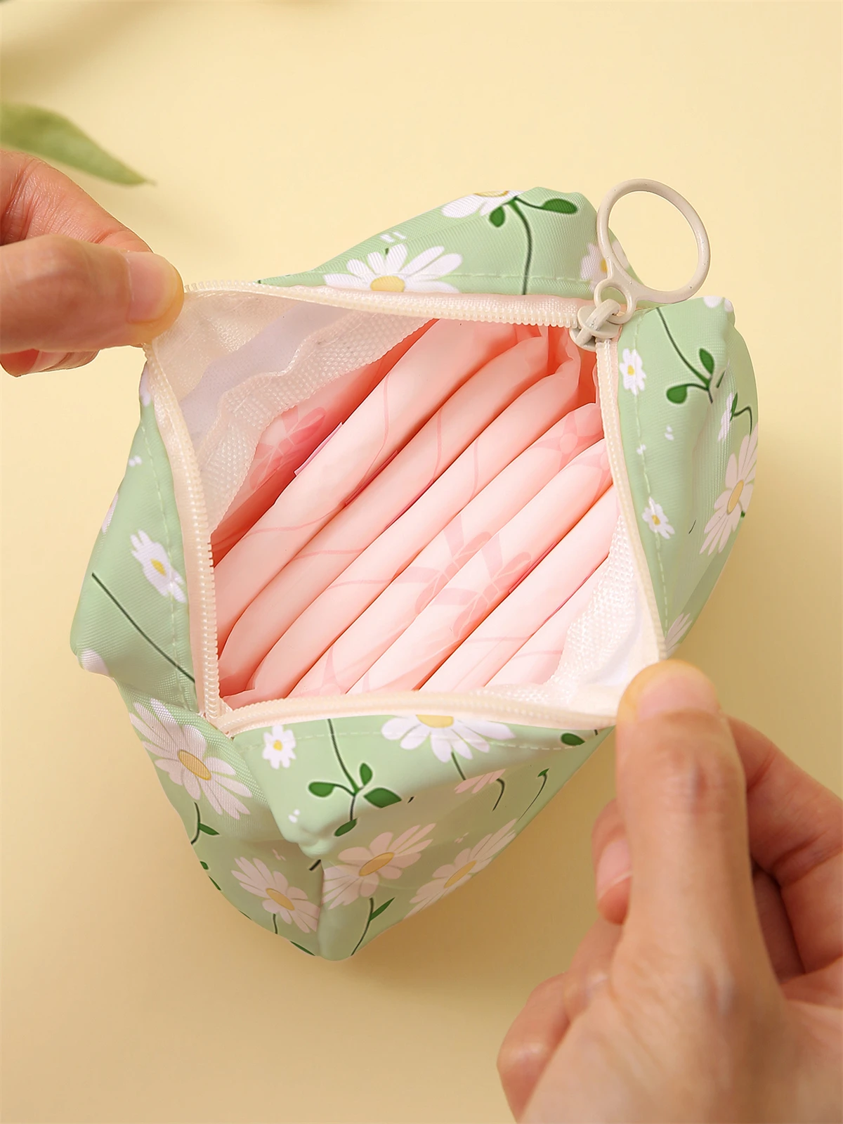 Flower printed sanitary napkin storage bag, women's lightweight tissue bag, sanitary tissue bag