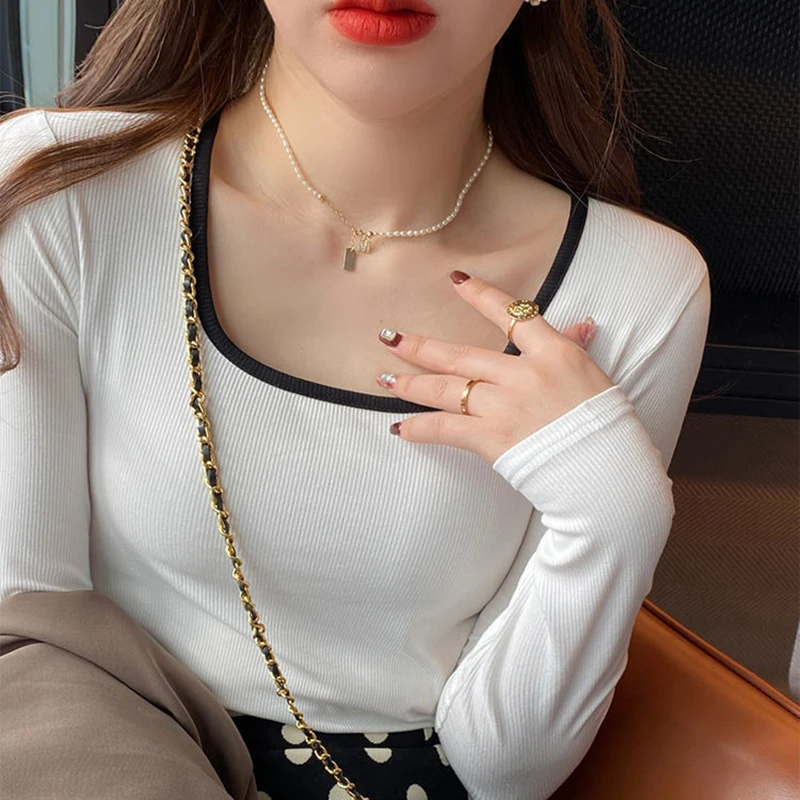 square collar white