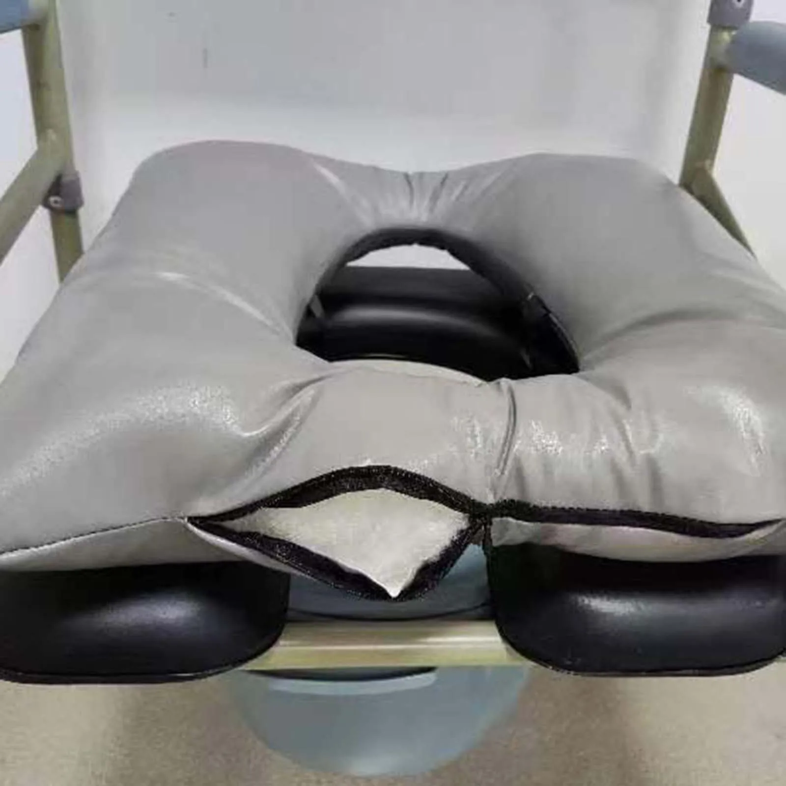 Bedside Commode Cushion Toilet Seat Cushion Durable Comfortable Seat Pad for Seniors Patients Bedside Toilet Chairs 4