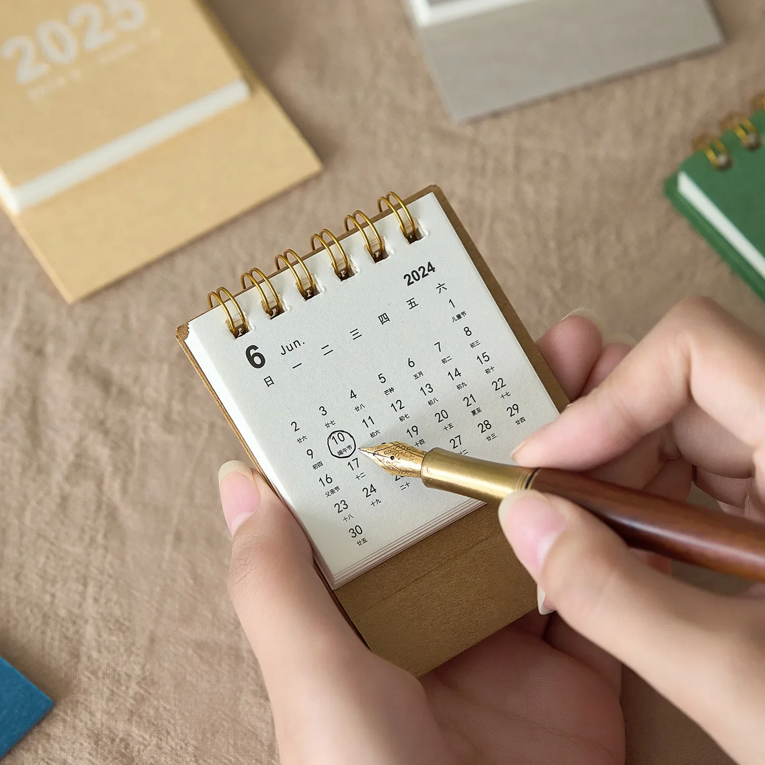 Desk Calendar Pocket Portable Punch Plan Desktop Decoration