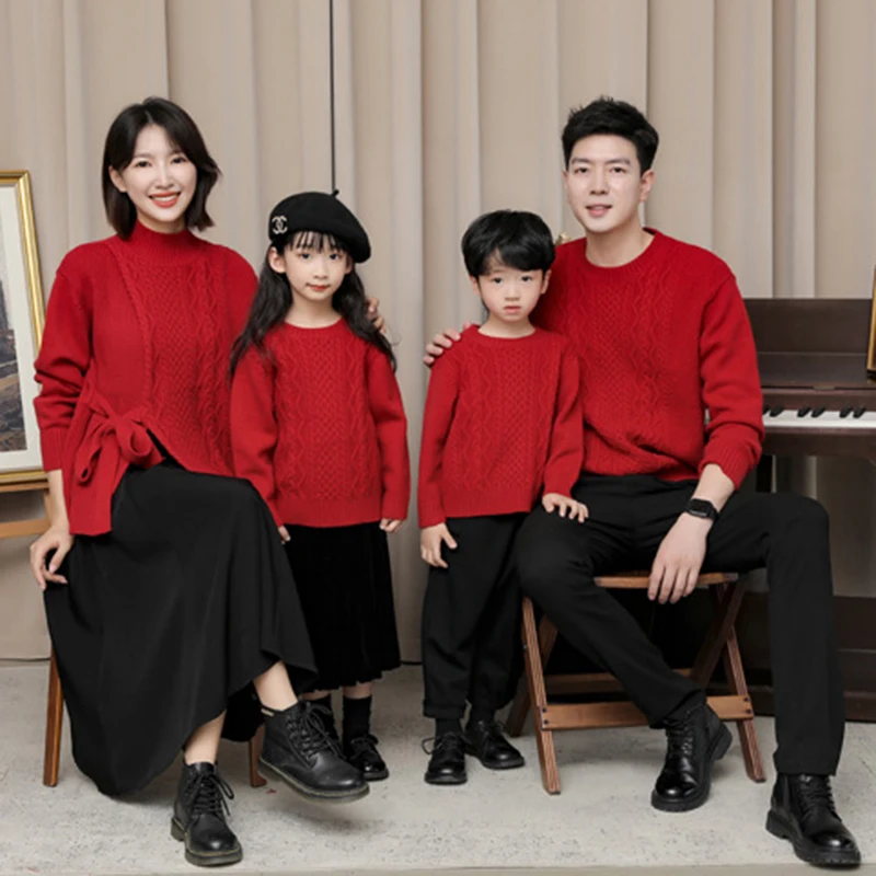 thumbnail image 1 of Conjuntos familiares a juego para Navidad y Año Nuevo Look familiar Ropa para madre, hijo, hija, mamá y papá Ropa familiar Suéteres rojos, 1 of 5