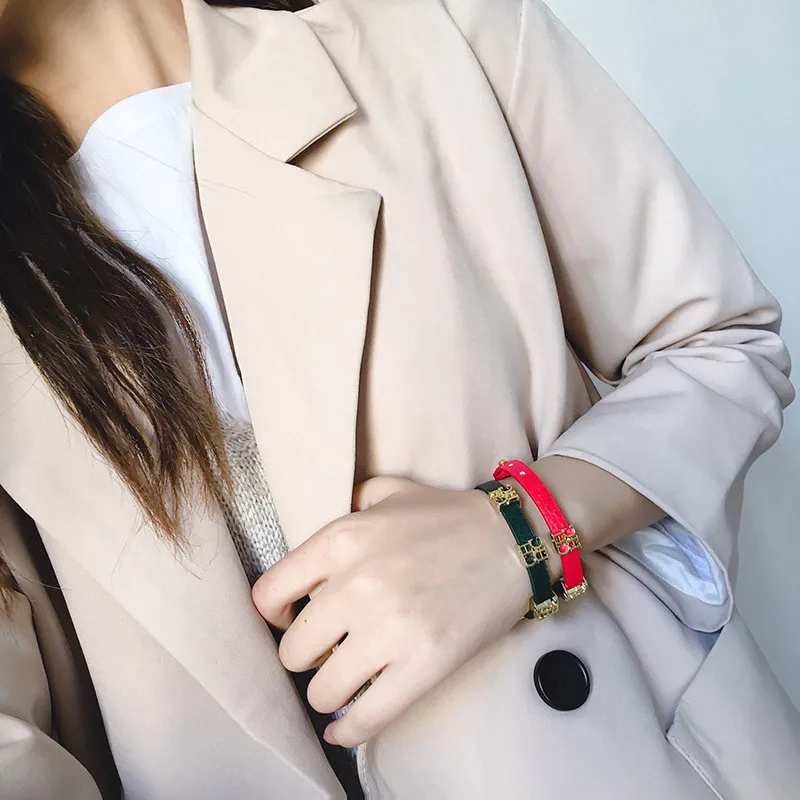 CH المرأة الأزياء سوار معدني إلكتروني الديكور السي...