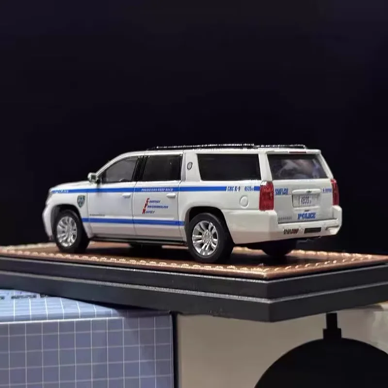 GOC Diecast 1:64 Scale Suburban/CV Alloy Car Model Static