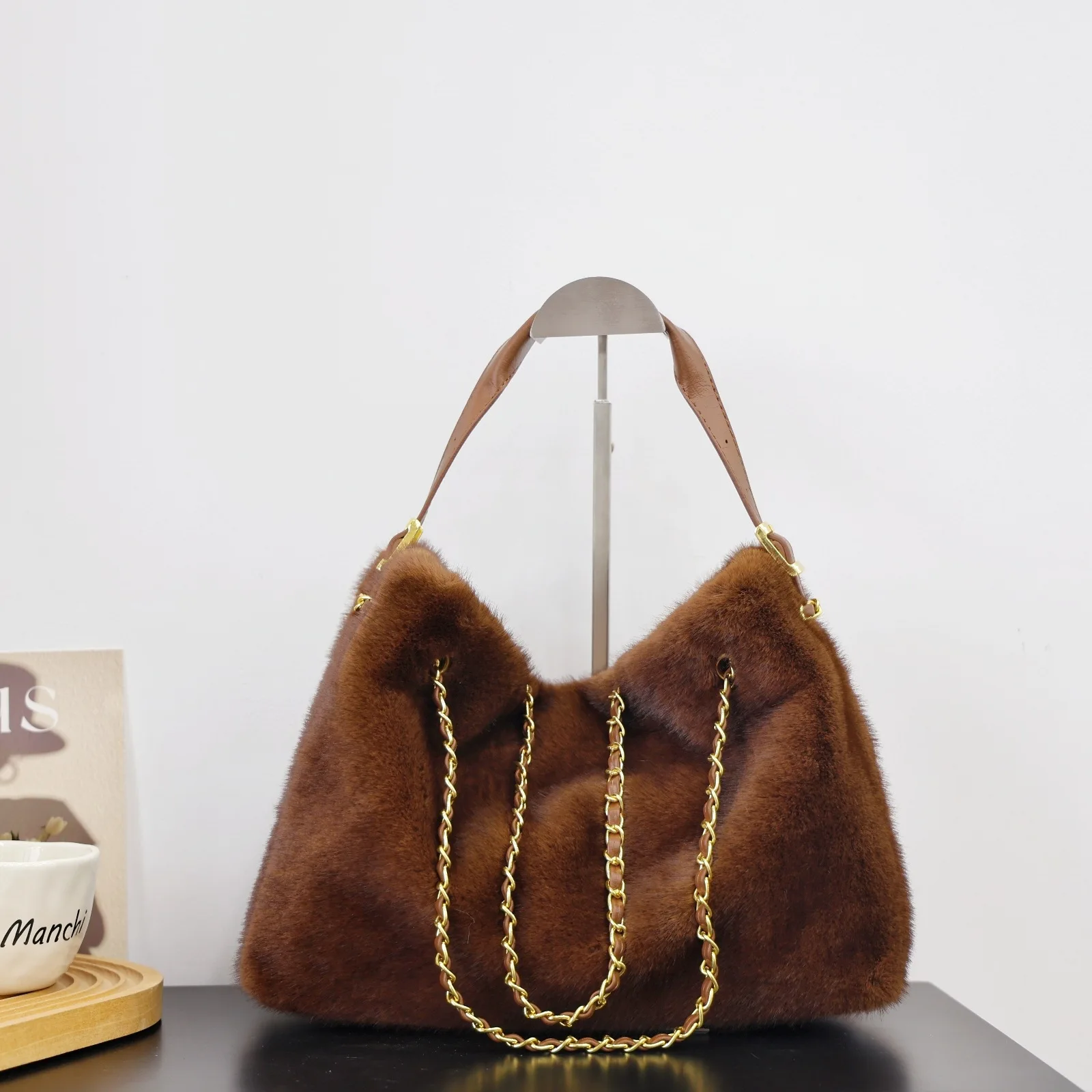 Winter new fur bag female 2025 large capacity ladies single shoulder crossbody bag handheld Tote Tote plush bags