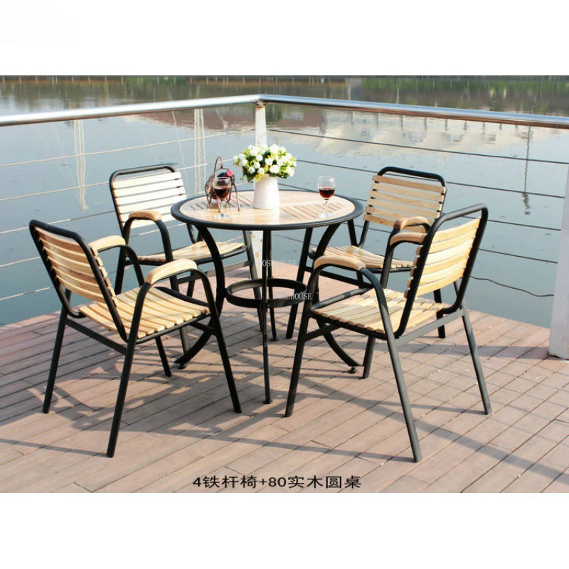 H 4 chairs 1 table