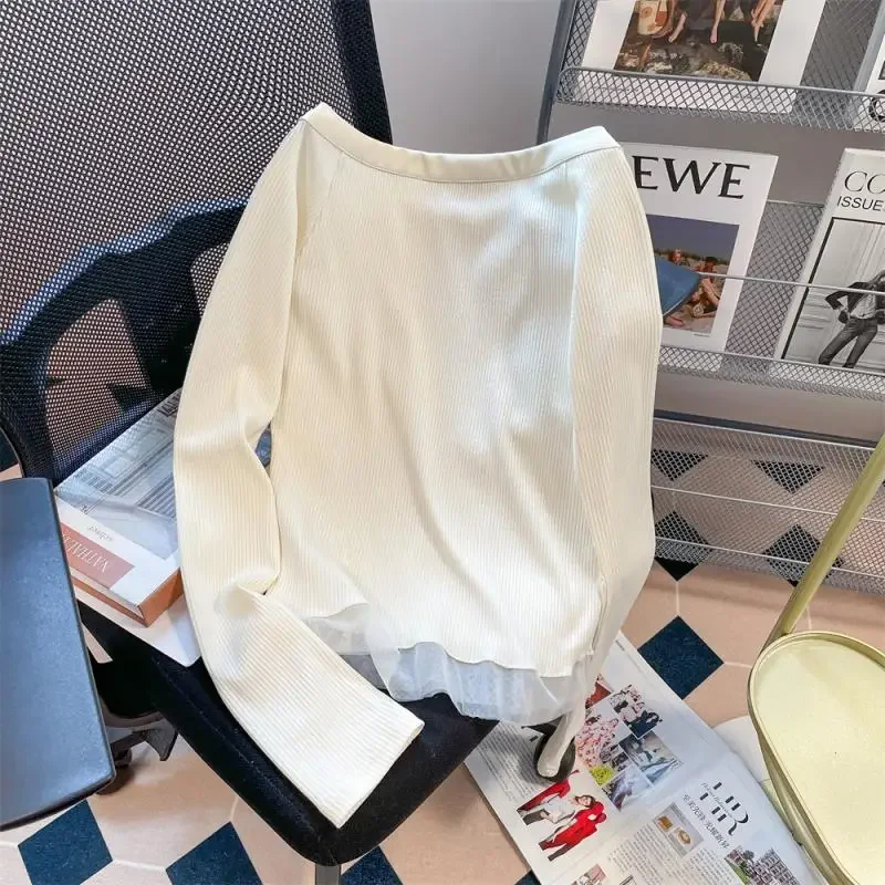 Women´s Slim Fit Off-Shoulder Top - Long Sleeve Ruffle Trim with Note Print - Image 4