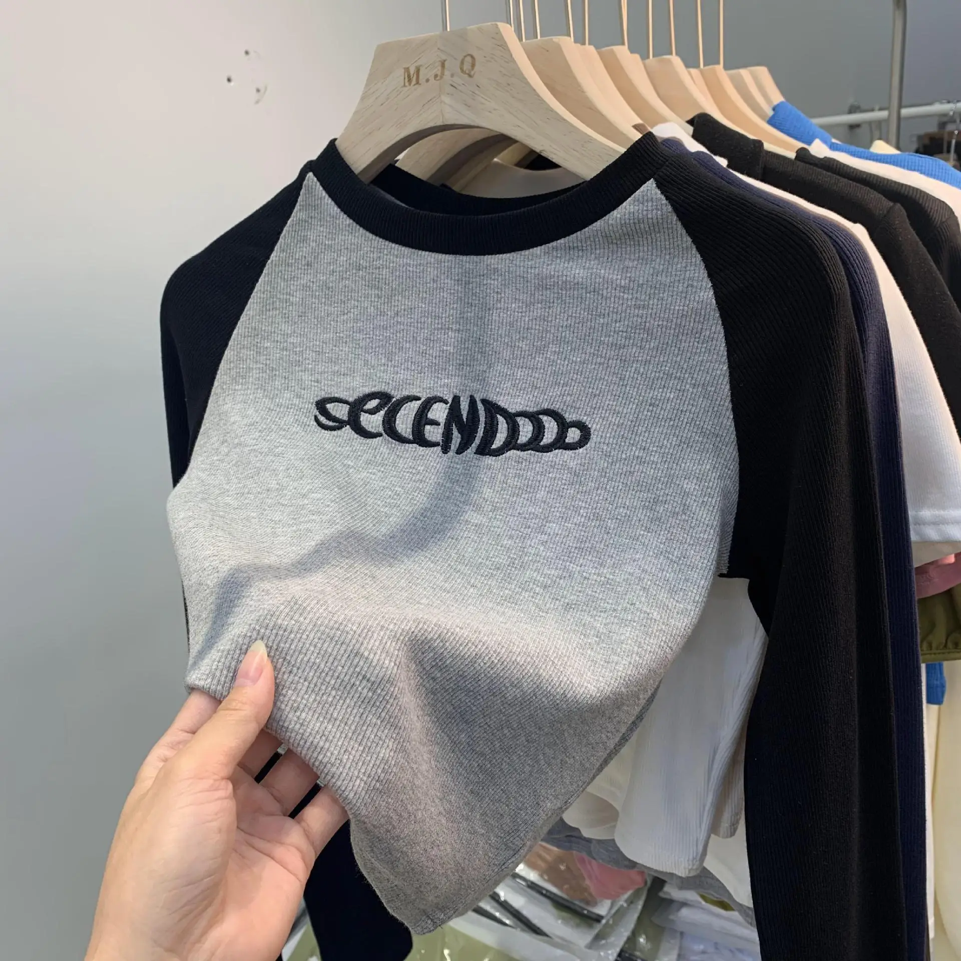 

Футболка Y2k женская с буквенным принтом, модный топ в стиле пэчворк, укороченный топ контрастных цветов в ретро стиле, популярная Облегающая рубашка в стиле K-POP для девушек, на весну